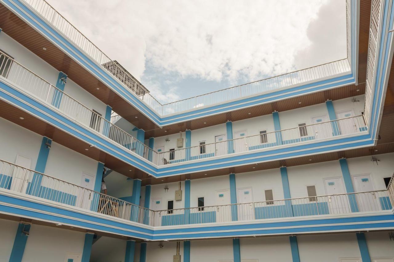 Hotel Reddoorz Near Icon Mall 2 3*