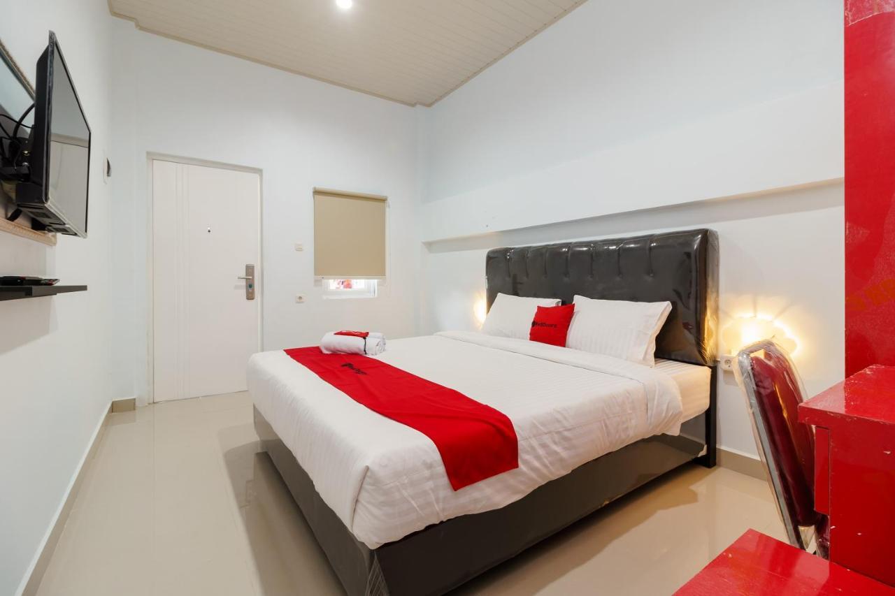 Hotel Reddoorz Near Icon Mall 2 3*